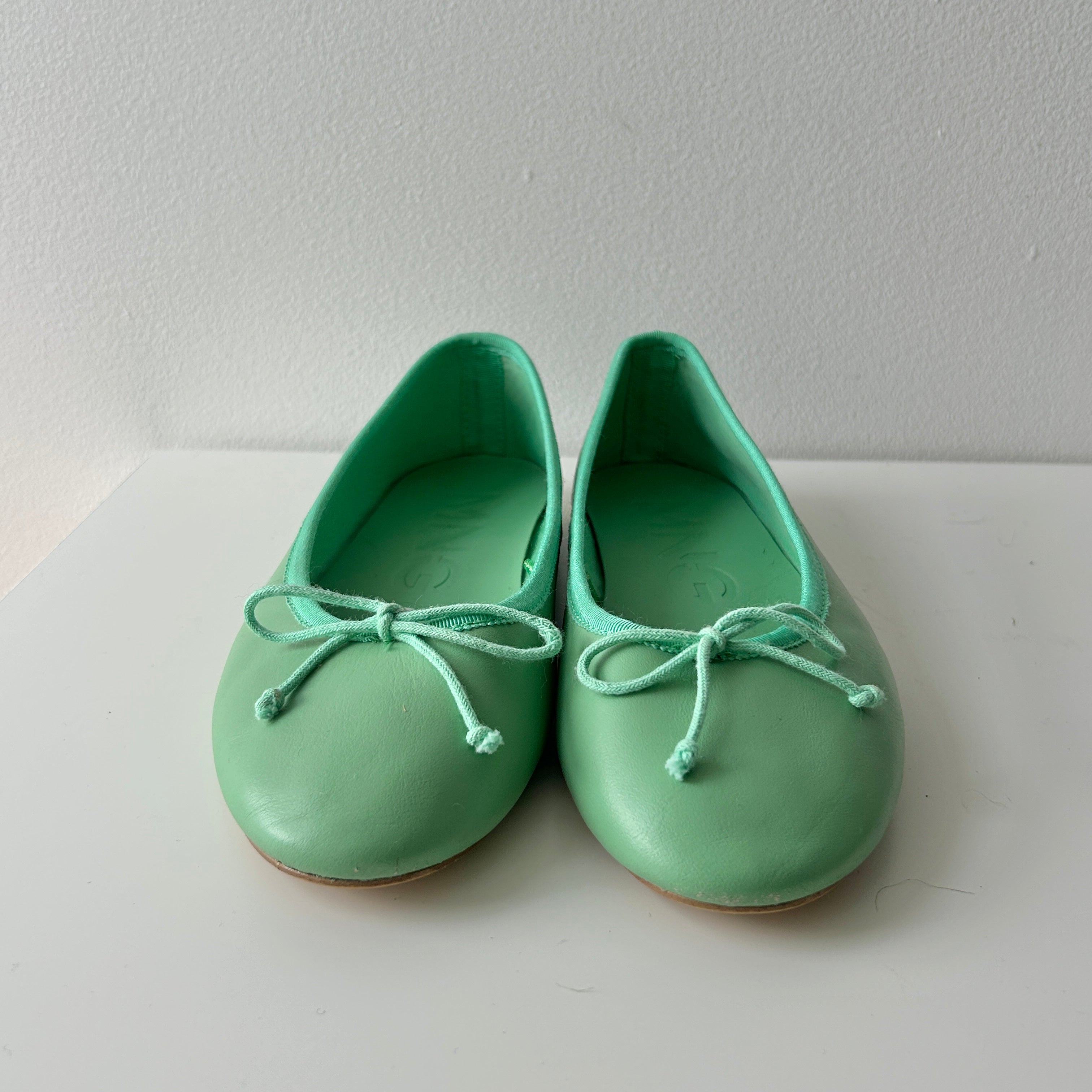 2000s mint green leather ballet flats