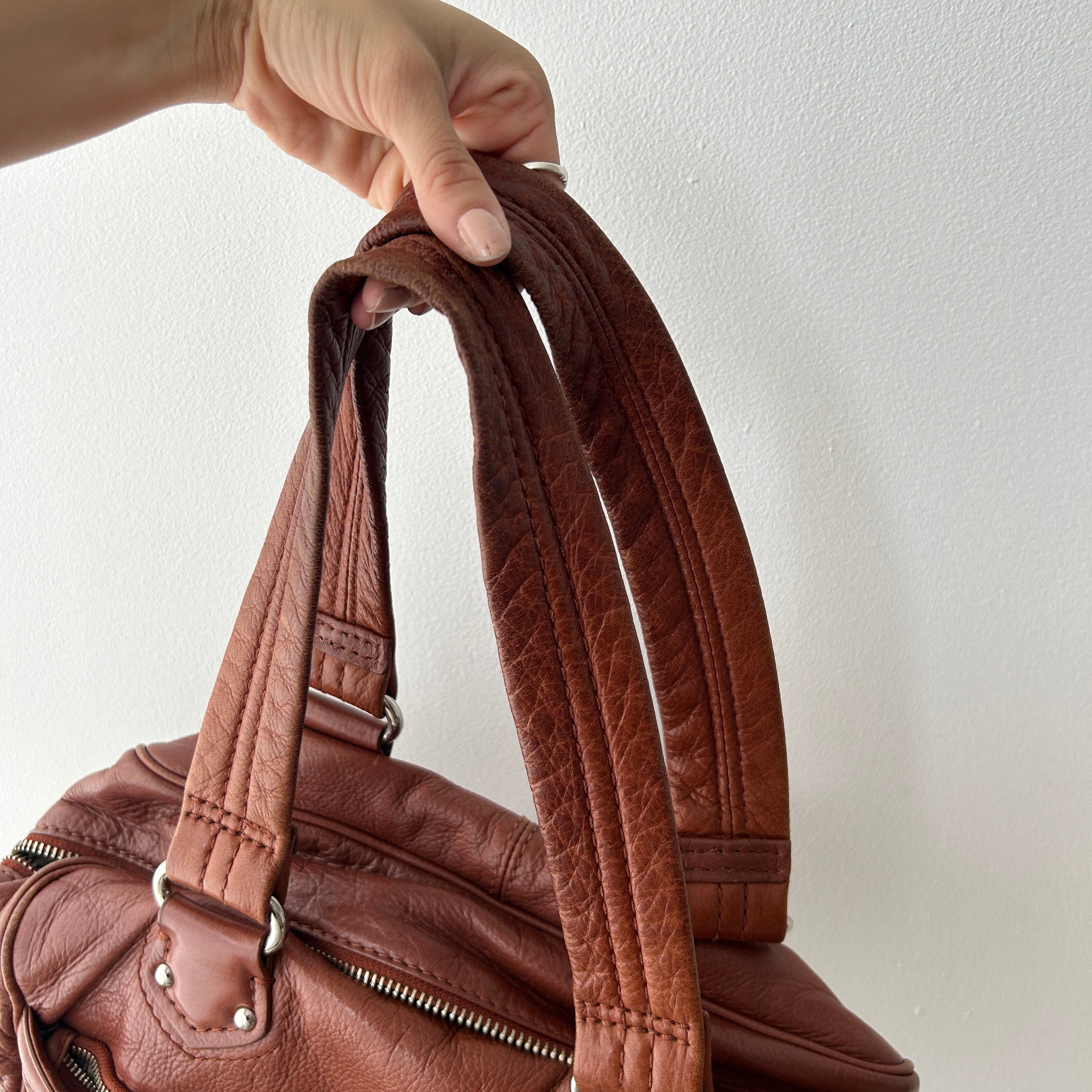 2000s brown leather shoulder bag by Marc Jacobs