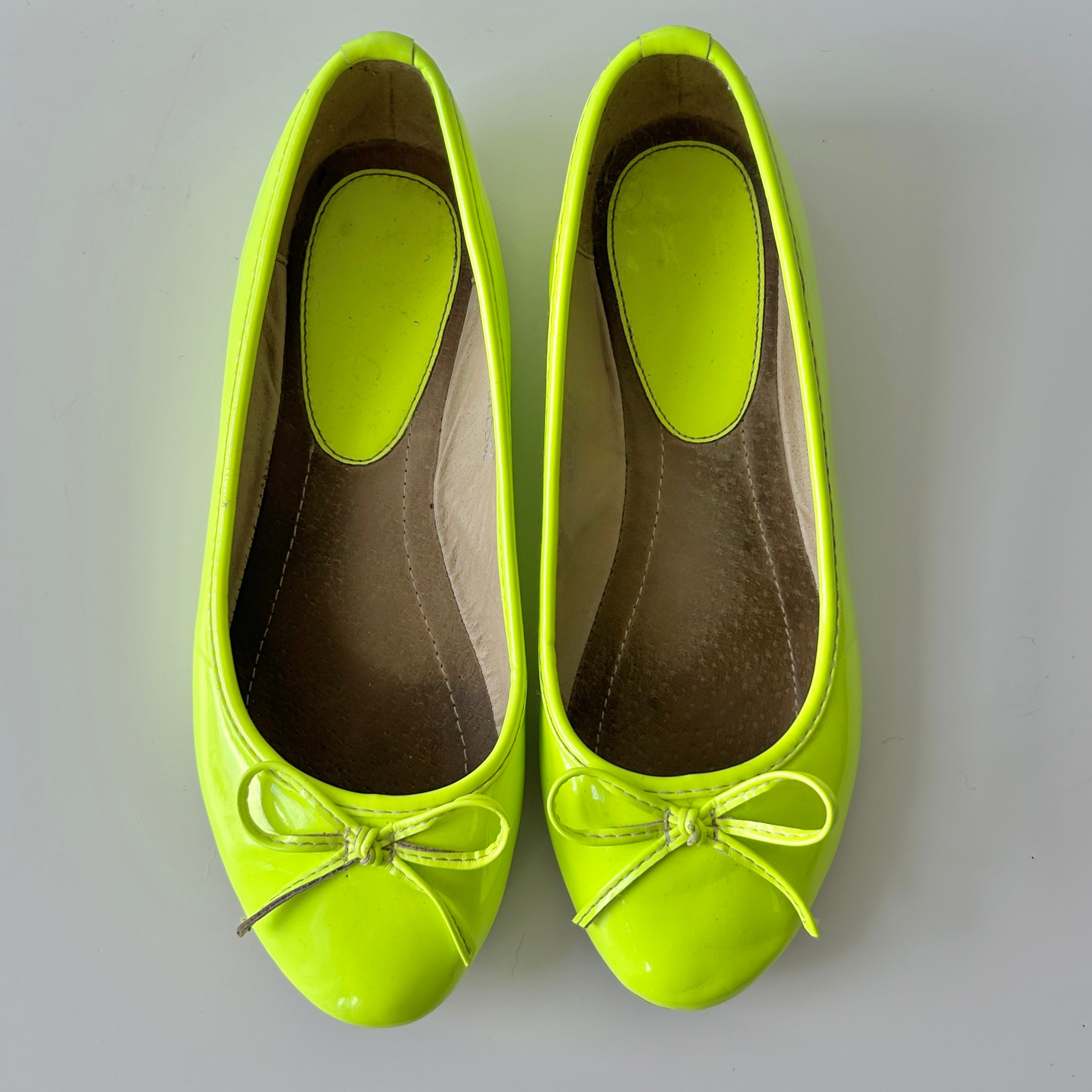 2000s neon yellow ballet flats