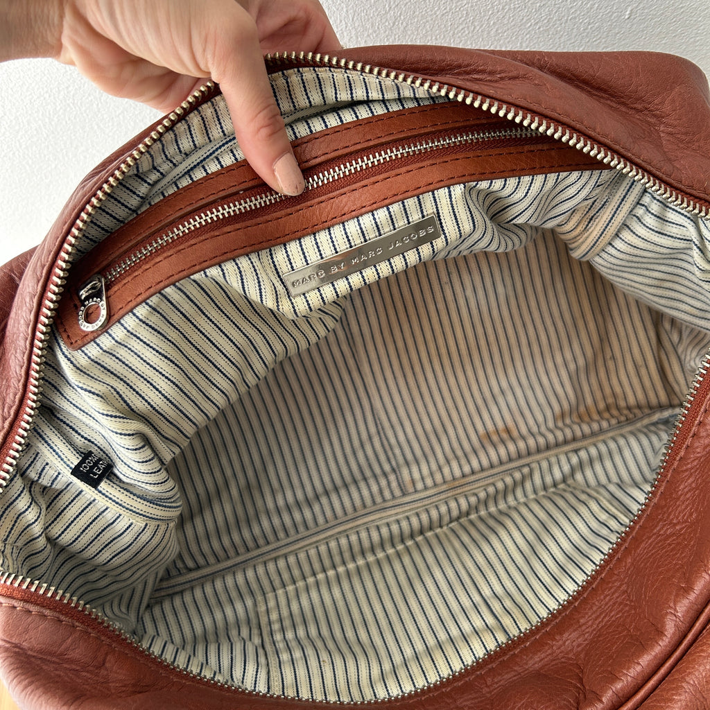 2000s brown leather shoulder bag by Marc Jacobs