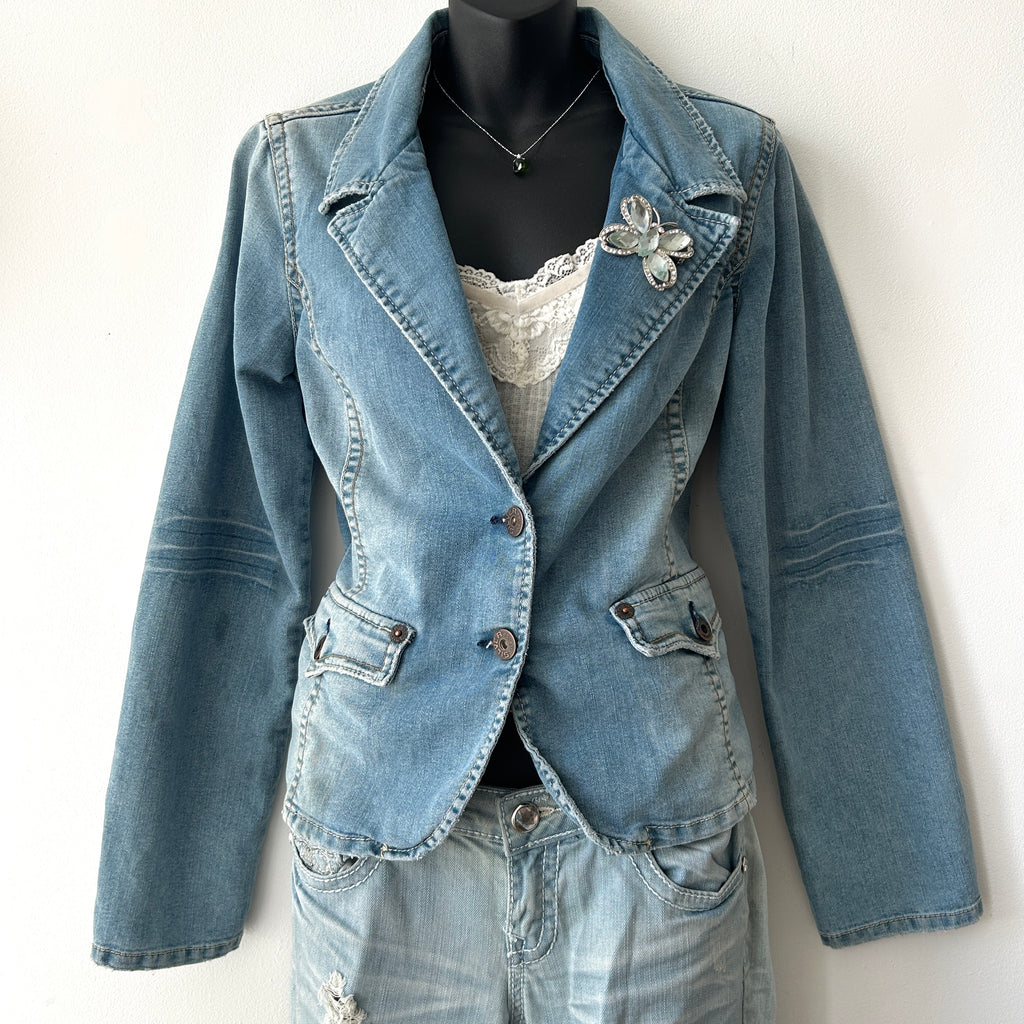 2000's denim jacket with pin by silver jeans