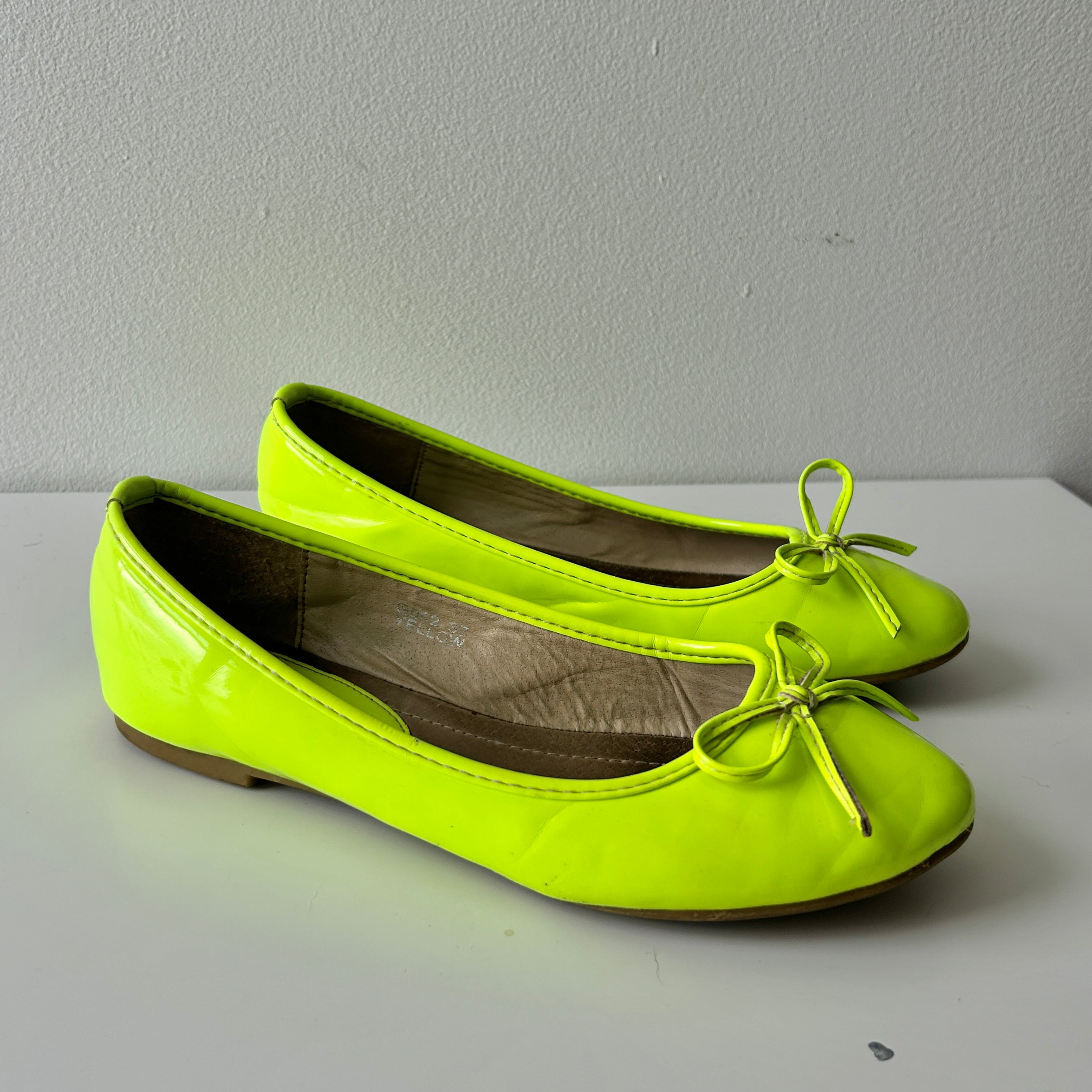 2000s neon yellow ballet flats
