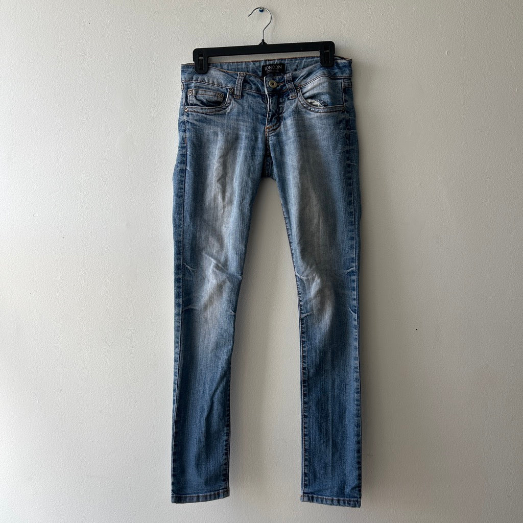2000s low rise skinny jeans