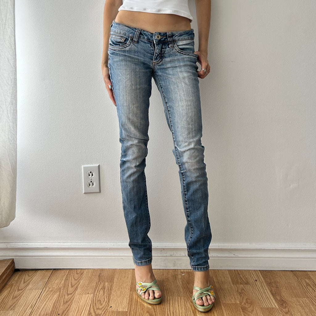 2000s low rise skinny jeans