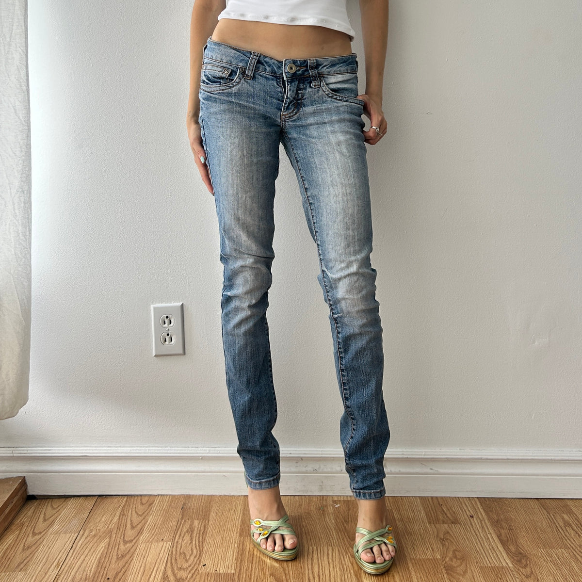 2000s low rise skinny jeans
