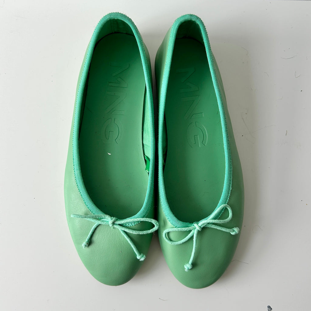 2000s mint green leather ballet flats