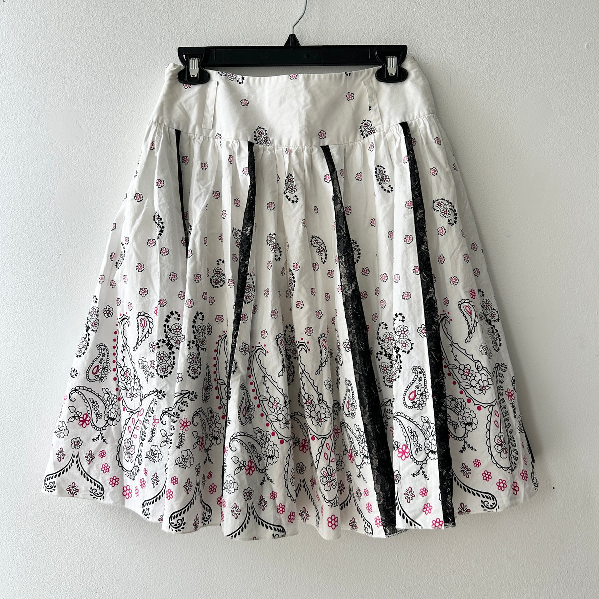 2000s lace trim pleated skirt by Thomo city