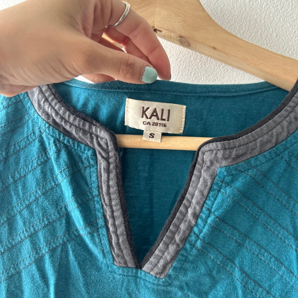 2000s embroidered teal top by kali