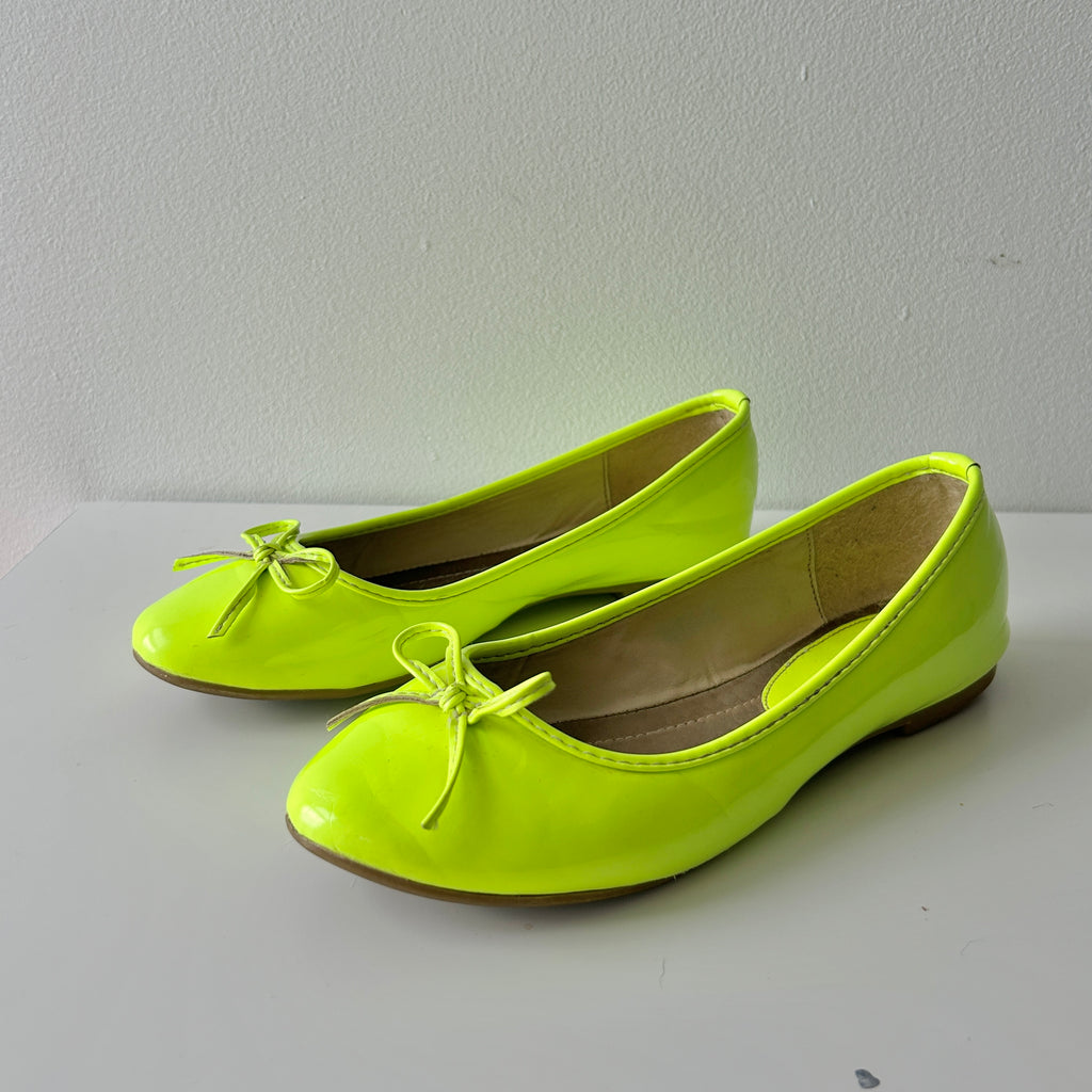 2000s neon yellow ballet flats