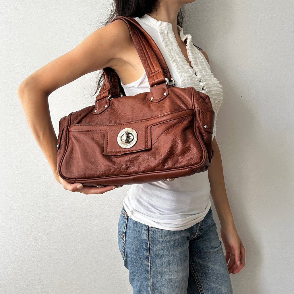 2000s brown leather shoulder bag by Marc Jacobs