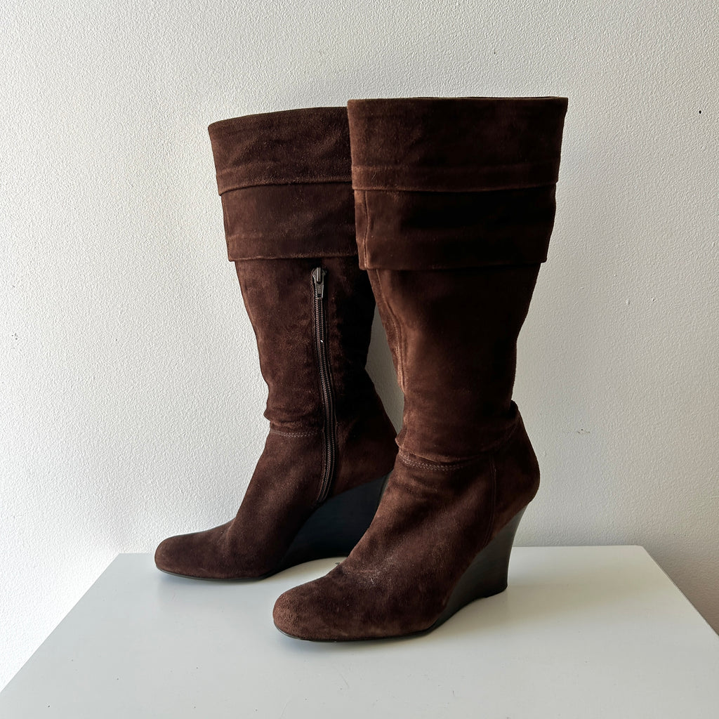 2000s suede wedge boots