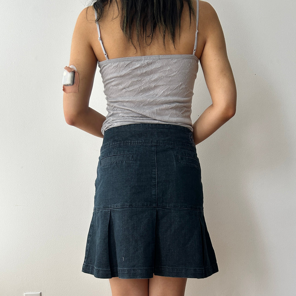 2000s Denim pleated skirt by Lois
