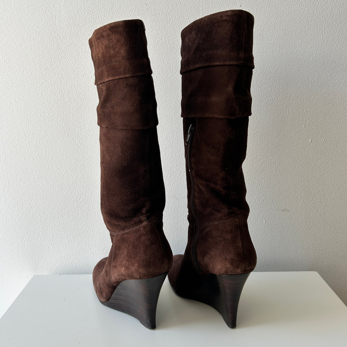 2000s suede wedge boots