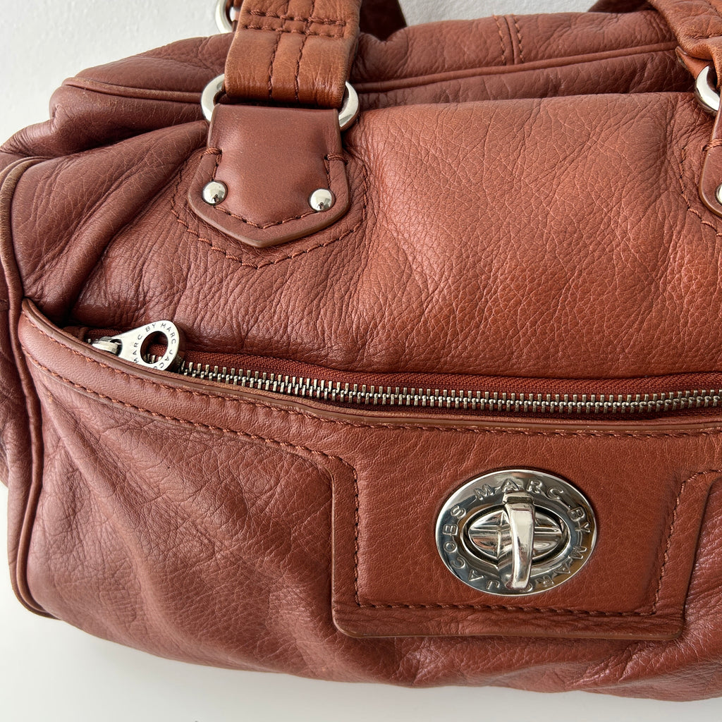 2000s brown leather shoulder bag by Marc Jacobs