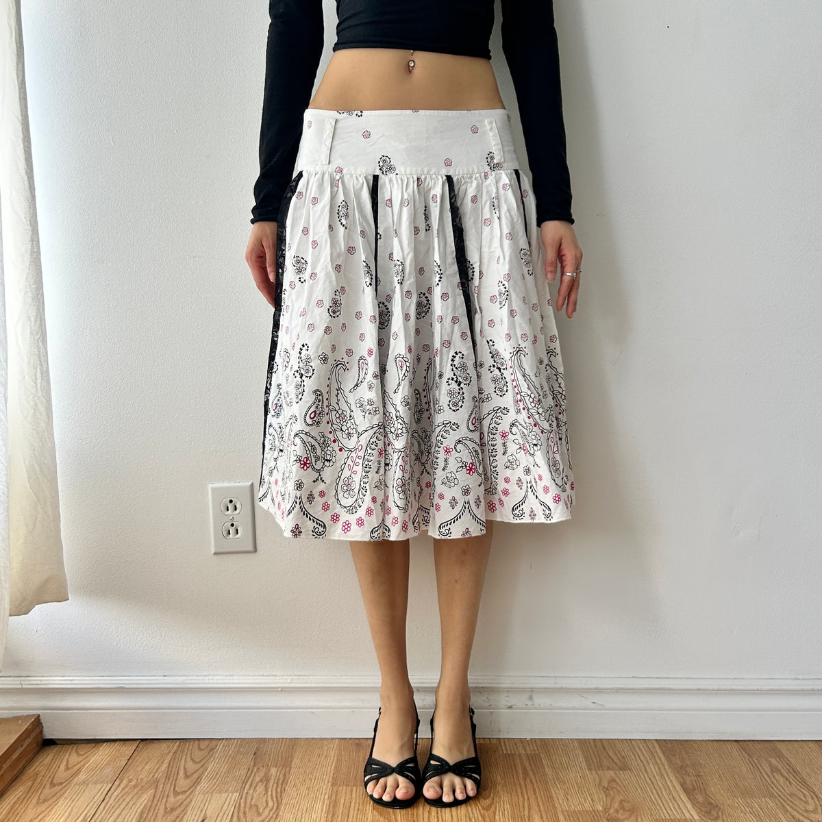 2000s lace trim pleated skirt by Thomo city