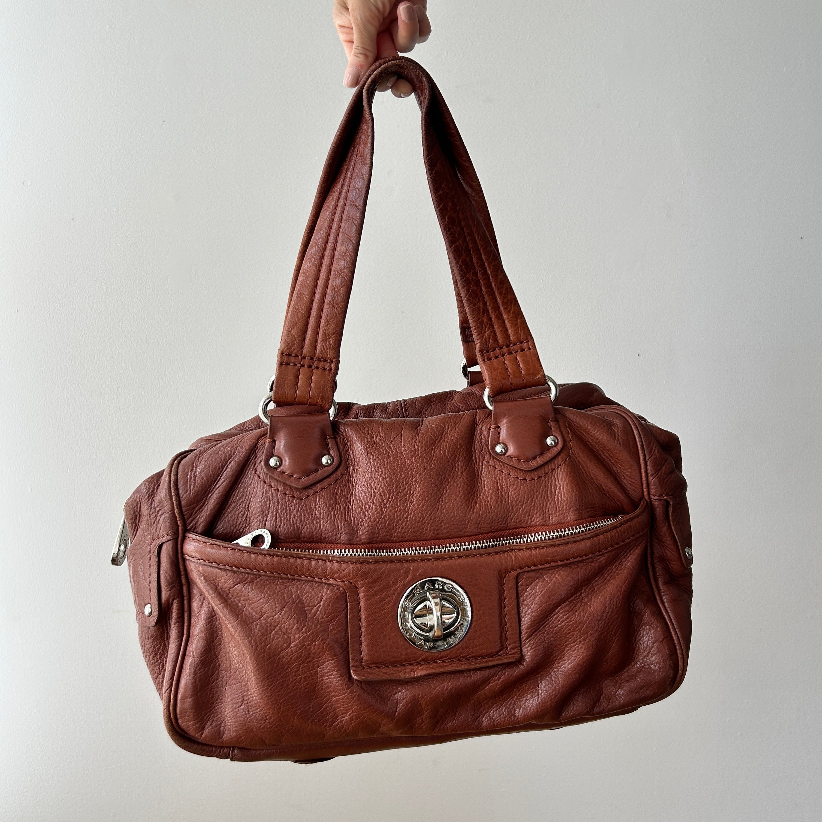 2000s brown leather shoulder bag by Marc Jacobs