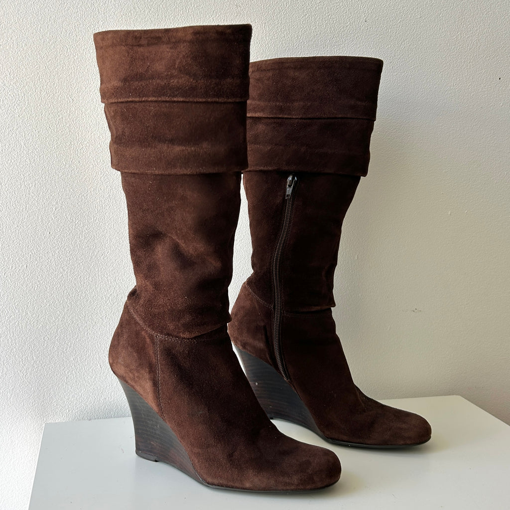2000s suede wedge boots