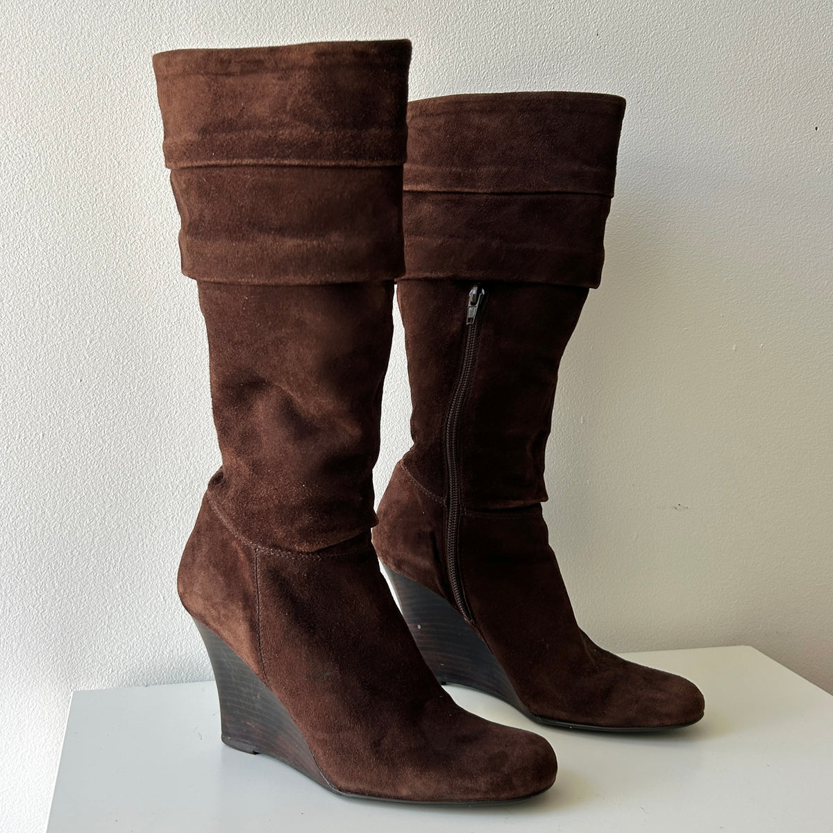 2000s suede wedge boots