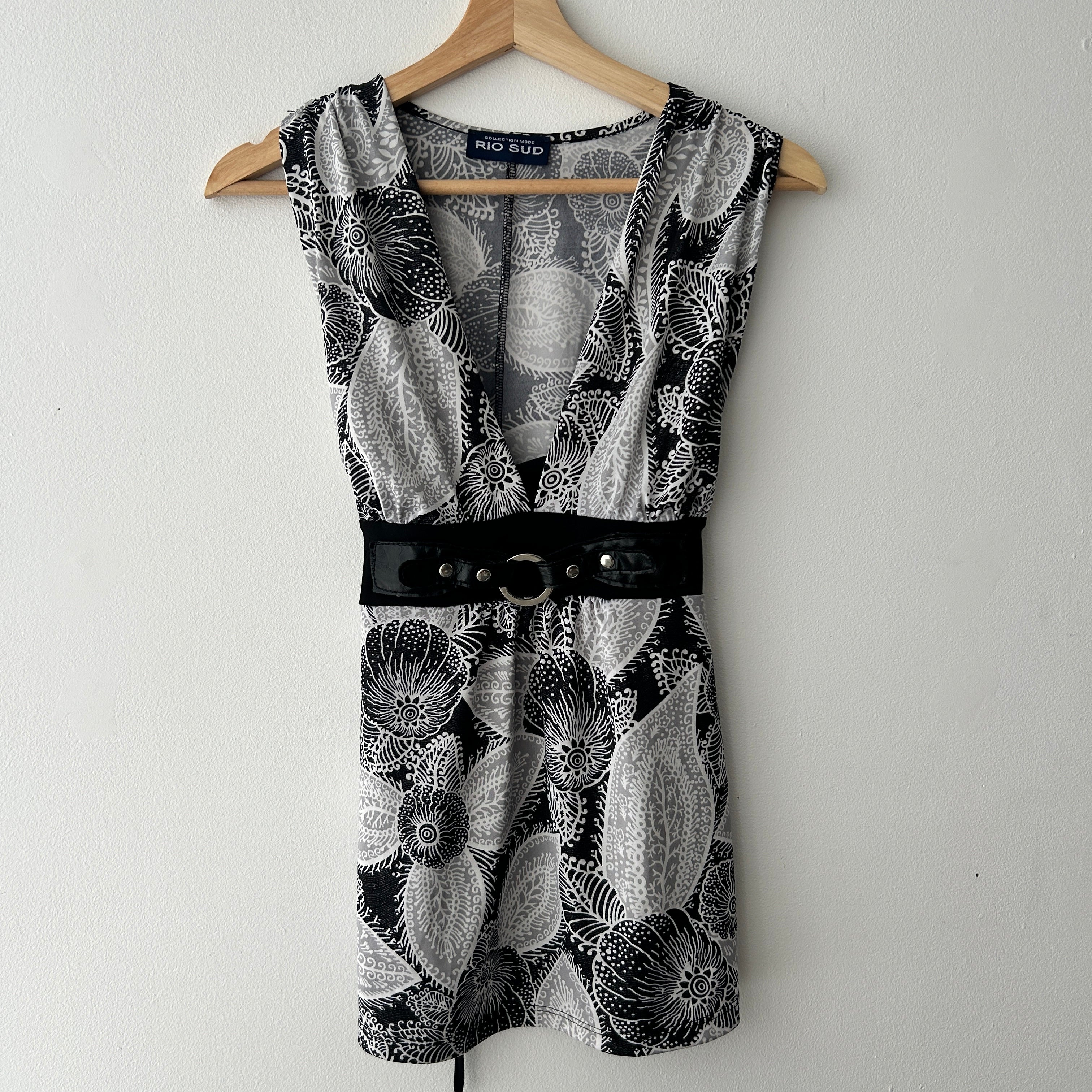 Y2K Sleeveless Top with Belt & Waist Tie