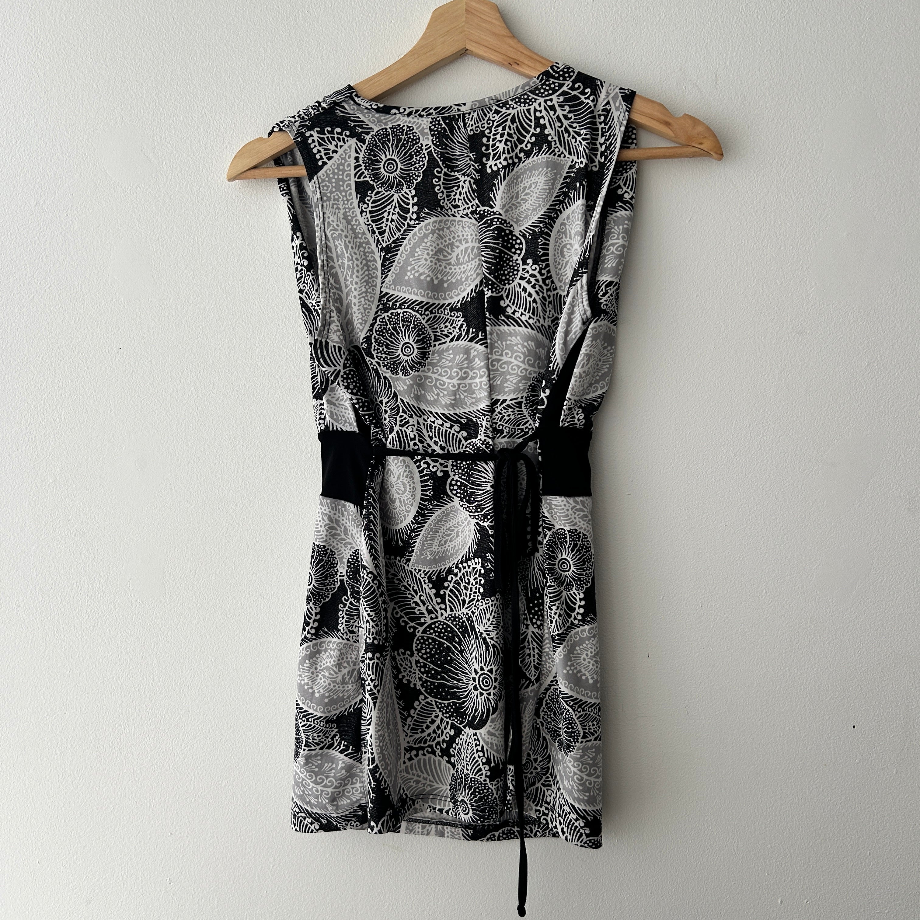 Y2K Sleeveless Top with Belt & Waist Tie