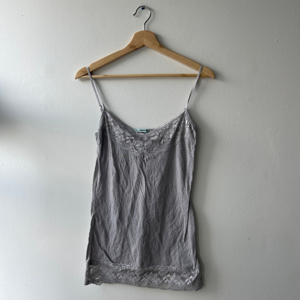 2000s grey lace cami top by maurices