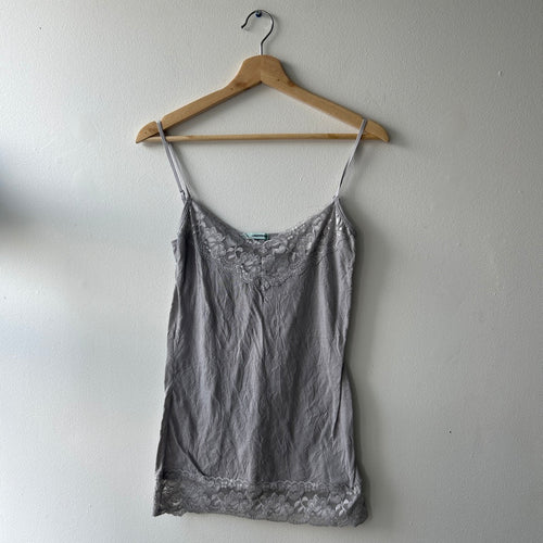 2000s grey lace cami top by maurices
