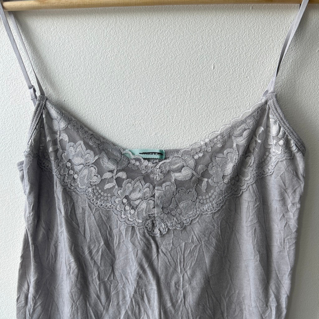 2000s grey lace cami top by maurices